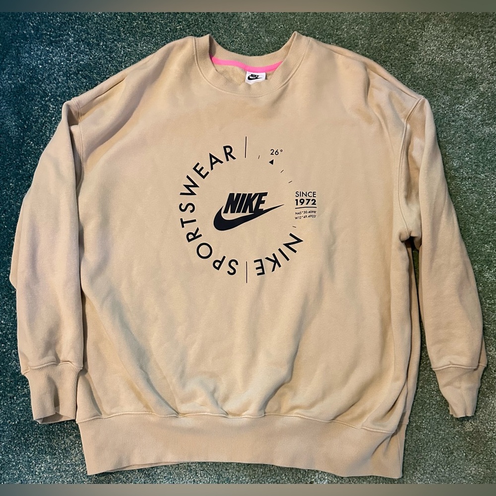 Women's Nike Essential Fleece Oversized Sweatshirt - Size L